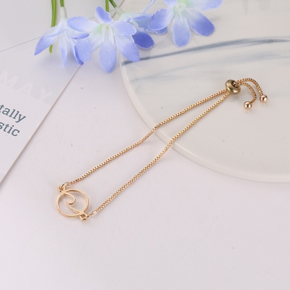 **VERENA* Gold Hollow Wave Design Fashion Bracelet - Picture 3 of 5